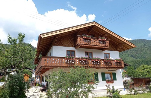 Farchant Apartment | Lovely apartment for 2 people with WIFI, TV and terrace