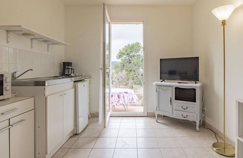 Gardanne Apartment | Lovely apartment for 2 people with WIFI, TV, terrace and panoramic view