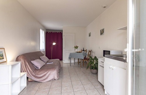 Gardanne Apartment | Lovely apartment for 2 people with WIFI, TV, terrace and panoramic view