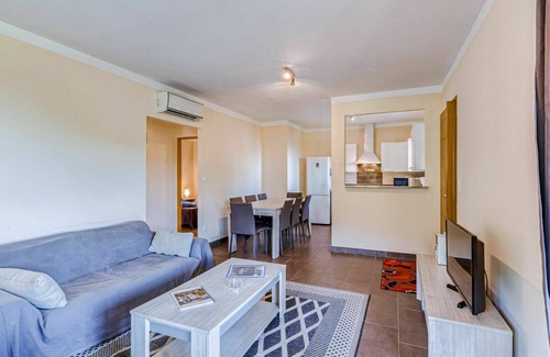 Pietroso Apartment | Lovely apartment for 10 people with WIFI, A/C, pool, TV, patio, pets allowed and panoramic view