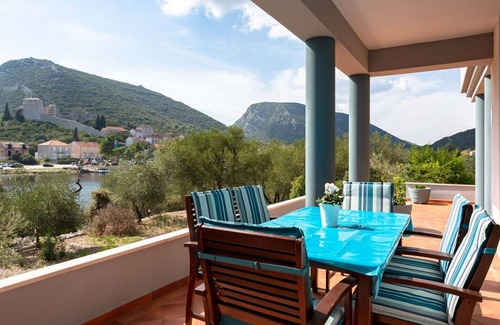 Mali Ston Apartment | Lovely apartment for 4 people with A/C, hot tub, WIFI, TV and terrace