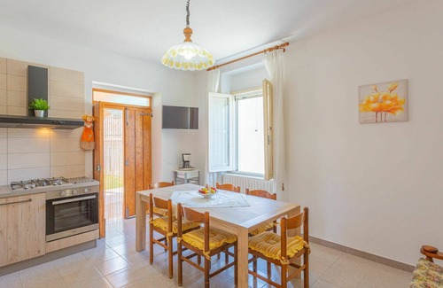 Collecorvino Apartment | Lovely apartment for 6 people with private pool, A/C, WIFI, TV, patio and pets allowed