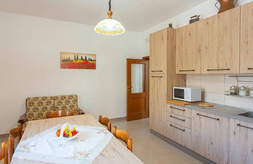 Collecorvino Apartment | Lovely apartment for 6 people with private pool, A/C, WIFI, TV, patio and pets allowed