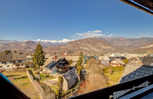 Bohinjska Bistrica Apartment | Lovely apartment for 10 people with WIFI, TV, balcony, pets allowed and panoramic view