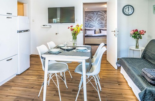 Postojna Apartment | Lovely apartment for 3 people with WIFI, TV and terrace