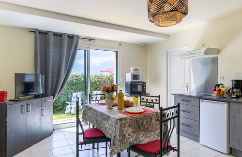 Plougonvelin Apartment | Lovely apartment for 2 people with WIFI, TV, patio and pets allowed