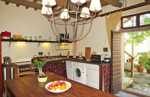 Castelfranco Piandisco House | Lovely apartment in villa for 6 people with WIFI, pool, TV and terrace