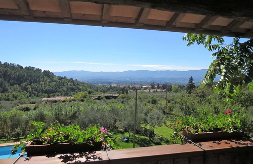 Castelfranco Piandisco House | Lovely apartment in villa for 6 people with WIFI, pool, TV and terrace