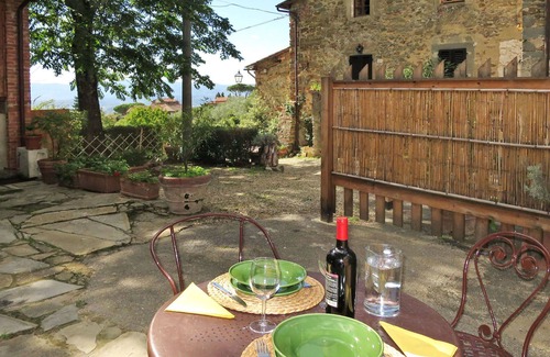 Castelfranco Piandisco House | Lovely apartment in villa for 6 people with WIFI, pool, TV and terrace