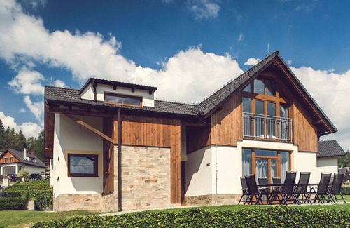 Lipno nad Vltavou House | Lovely apartment in villa for 11 people with WIFI, TV, terrace and pets allowed