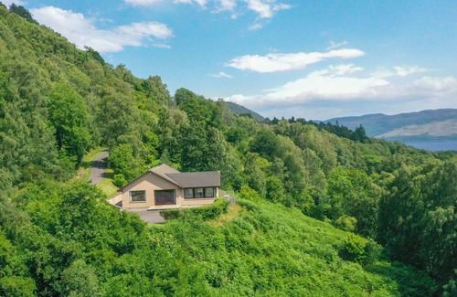 Drumnadrochit House | Lovely apartment in villa for 6 people with WIFI, TV, patio and panoramic view