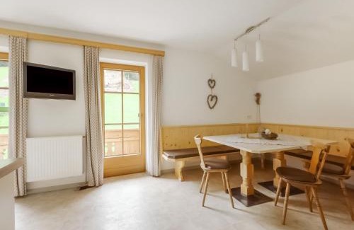 Hainzenberg Apartment | Lovely Apartment in Hainzenberg next to Forest