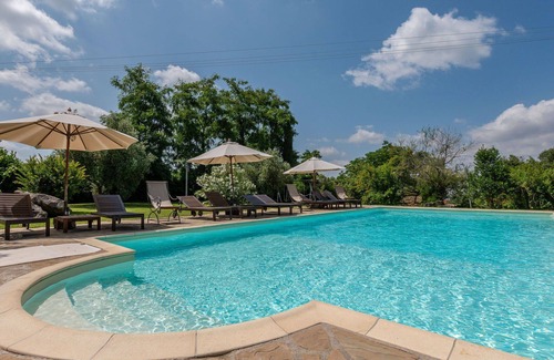 Poggi del Sasso Villa | Lovely apartment in villa for 2 guests with pool, WIFI, A/C, TV, patio and pets allowed