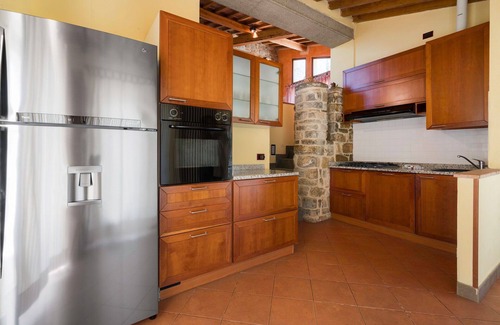 Poggibonsi Villa | Lovely apartment in villa with A/C, pool, WIFI, TV and pets allowed, close to San Gimignano