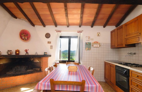 Poggibonsi Villa | Lovely apartment in villa with pool, WIFI, TV, patio and panoramic view, close to San Gimignano