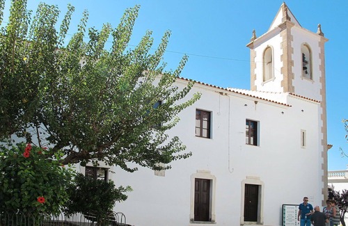 Mem Moniz House | Lovely apartment in villa for 4 guests with WIFI, pool, A/C, TV and patio
