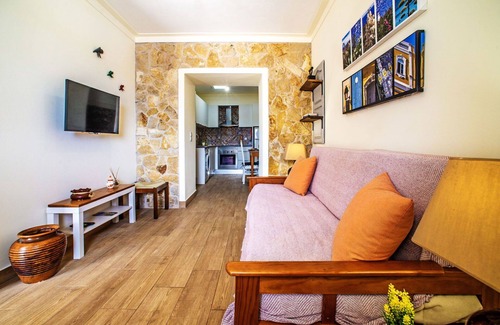 Mem Moniz House | Lovely apartment in villa for 3 people with pool, A/C, WIFI, TV and terrace