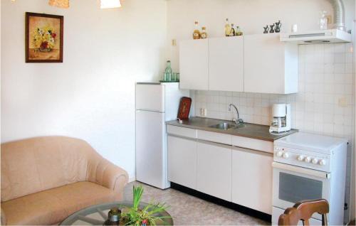 Saaxumhuizen Apartment | Lovely Apartment In Saaxumhuizen