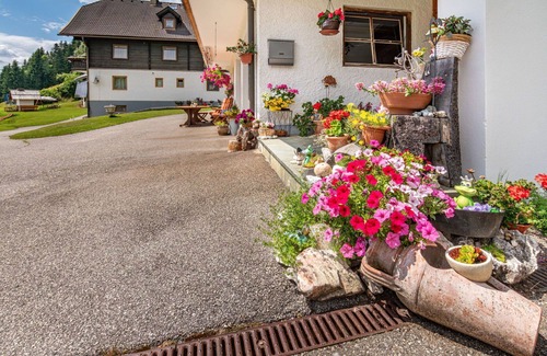 Arriach Villa | Lovely apartment in villa for 4 guests with WIFI, TV and patio