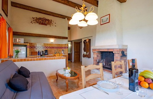 Bauduen Villa | Lovely apartment in villa for 6 guests with WIFI, TV, balcony, pets allowed and panoramic view