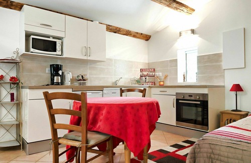 Sigonce Villa | Lovely apartment in villa for 2 guests with A/C, WIFI, pool, TV, patio and pets allowed