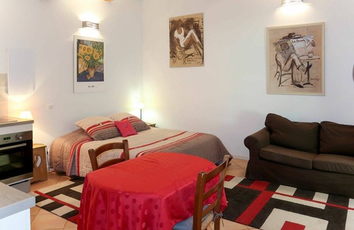 Sigonce Villa | Lovely apartment in villa for 2 guests with A/C, WIFI, pool, TV, patio and pets allowed