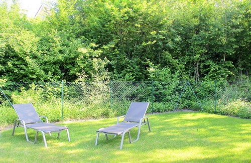 Machtlos House | Lovely apartment in villa for 5 people with pool, TV, terrace and pets allowed