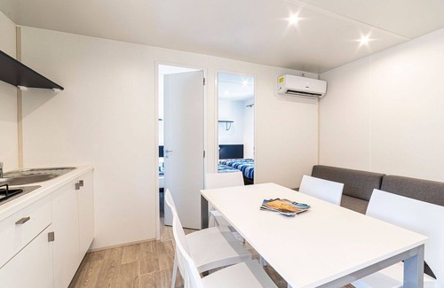 Zona XXXIV Casal Palocco House | Lovely apartment in villa for 6 guests with A/C, WIFI, pool, TV, terrace and pets allowed