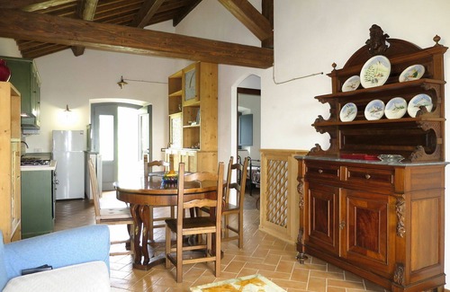Bolsena House | Lovely apartment in villa for 4 people with pool, TV, patio and pets allowed