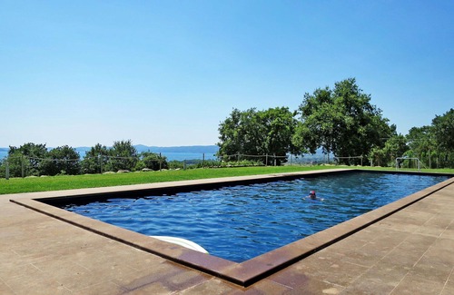 Bolsena House | Lovely apartment in villa for 4 people with pool, TV, patio and pets allowed