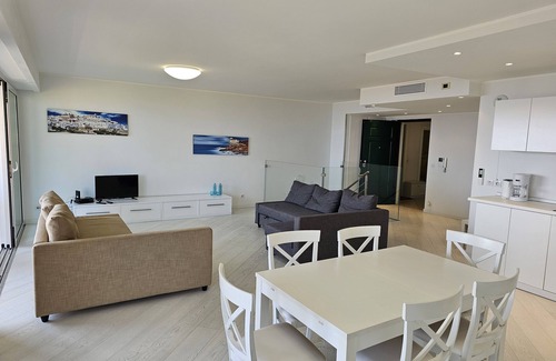 Menton Apartment | Lovely apartment on the Côte d'Azur for 6/10 people with sea and city views