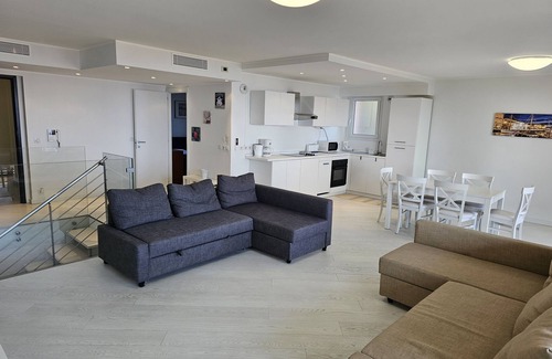 Menton Apartment | Lovely apartment on the Côte d'Azur for 6/10 people with sea and city views