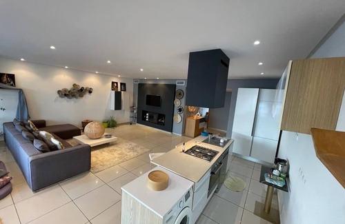 Tamariss Apartment | Lovely apartment with sea view, pool and garden