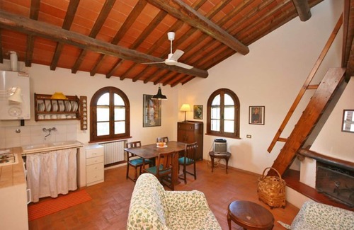 Montelupo Fiorentino Apartment | Lovely apartment with WIFI, pool, TV, pets allowed and panoramic view, close to Florence