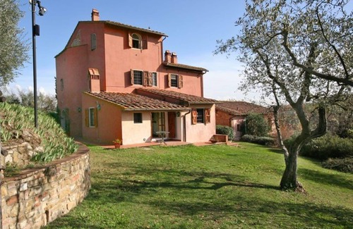 Montelupo Fiorentino Apartment | Lovely apartment with WIFI, pool, TV, pets allowed and panoramic view, close to Florence