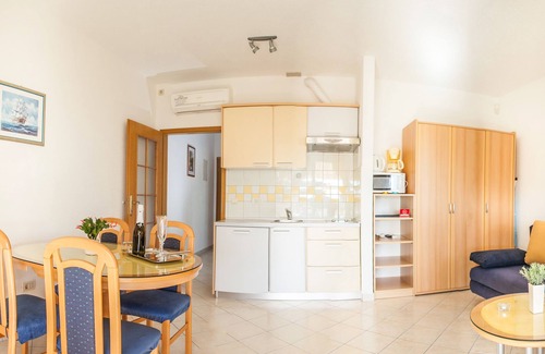 Seget Donji Apartment | Lovely apt for 4, balcony, sea view, beach at 50m