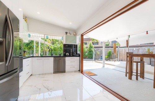 Holloways Beach House | Lovely Beach Home with Huge Pool and Fantastic Outdoor Entertaining!