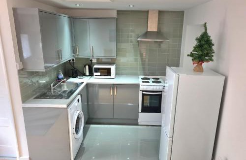 Slough Apartment | Lovely central studio/2bed - 5min to train station