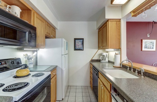 Warren Apartment | Lovely condo near skiing with 3 pools, hot tub, sauna, fitness room & balcony