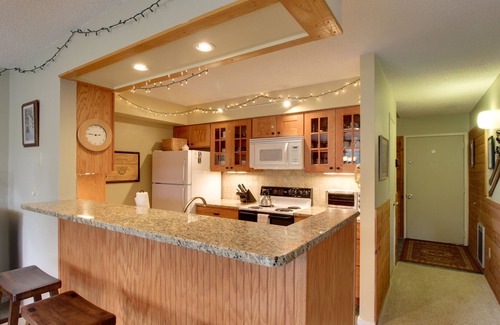 Warren Condo | Lovely Condo with Balcony, Ski Shuttle. Shared Hot Tub, Pools, Tennis, and Gym