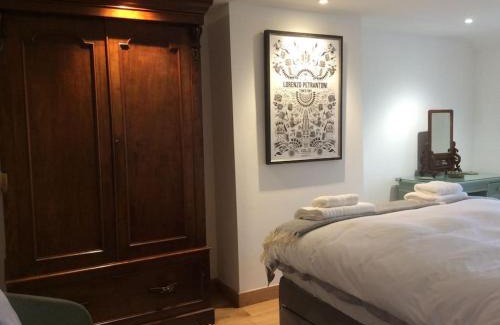 Bude House | Lovely Cottage by Coastal Footpath & Surf Beaches!