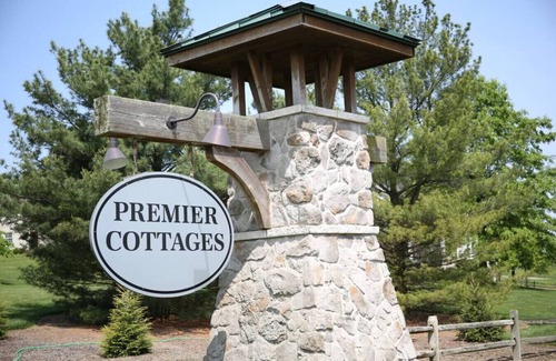 Millersburg Cottage | Lovely Cottage W/Jacuzzi & Fireplace