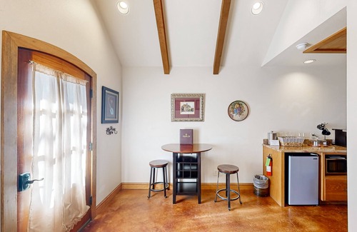 Fredericksburg Cabin | Lovely cottage with a deck & views, steps from wine tasting