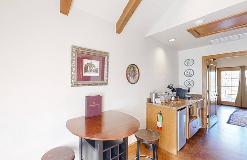 Fredericksburg Cabin | Lovely cottage with a deck & views, steps from wine tasting