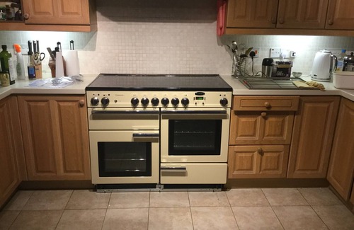 Bugford House | Lovely Country House with its own large Indoor Swimming Pool