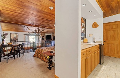 Gem County Bed & Breakfast | Lovely Couples Suite with Amazing Views and Privacy