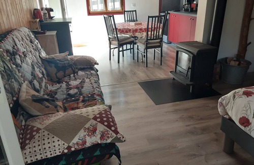 Rigaud Ski Chalet | Lovely detached bungalow