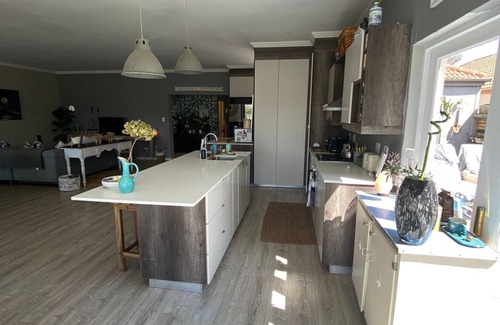 Hartbeespoort House | Lovely family home in Pecanwood Golf Estate