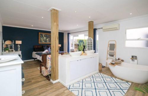 Hartbeespoort House | Lovely Family Home in Pecanwood Golf Estate