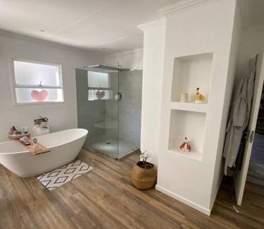 Hartbeespoort House | Lovely Family Home in Pecanwood Golf Estate